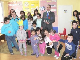 Борис Кърчев зарадва децата и персонала на Дневния център за деца с увреждания с чисто нова пътека за бягане