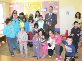 Борис Кърчев зарадва децата и персонала на Дневния център за деца с увреждания с чисто нова пътека за бягане