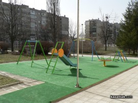 Борис Кърчев зарадва децата и персонала на Дневния център за деца с увреждания с чисто нова пътека за бягане