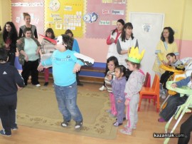 Борис Кърчев зарадва децата и персонала на Дневния център за деца с увреждания с чисто нова пътека за бягане