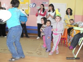 Борис Кърчев зарадва децата и персонала на Дневния център за деца с увреждания с чисто нова пътека за бягане