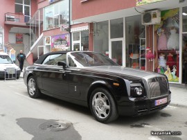 Казанлъчани въздишаха днес по невиждан на живо Ролс-Ройс