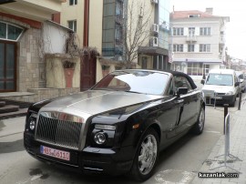 Казанлъчани въздишаха днес по невиждан на живо Ролс-Ройс