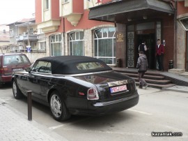 Казанлъчани въздишаха днес по невиждан на живо Ролс-Ройс