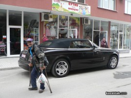 Казанлъчани въздишаха днес по невиждан на живо Ролс-Ройс