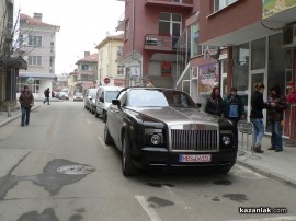 Казанлъчани въздишаха днес по невиждан на живо Ролс-Ройс
