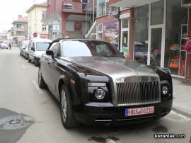 Казанлъчани въздишаха днес по невиждан на живо Ролс-Ройс