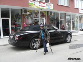 Казанлъчани въздишаха днес по невиждан на живо Ролс-Ройс