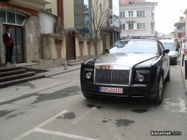 Казанлъчани въздишаха днес по невиждан на живо Ролс-Ройс