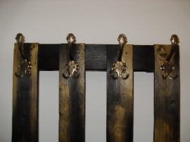  Крадци задигнаха 1500 лева и якета от незаключен апартамент / Новини от Казанлък