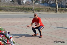 За 6 часа Ради Милев направи около 16 800 клякания. Постижението на казанлъчанина е по-добро от световния рекорд за 24 часа