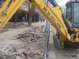 Подменят тротоара пред блока на Станчо Коев