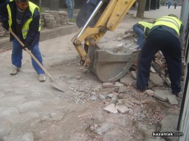 Подменят тротоара пред блока на Станчо Коев