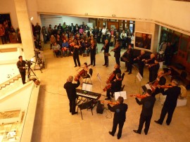 Концертът на цигуларя Даниел Трингов изпълни залата на Художествената галерия / Новини от Казанлък