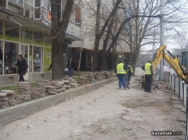 Подменят тротоара пред блока на Станчо Коев