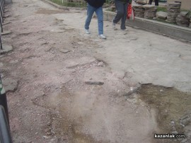 Подменят тротоара пред блока на Станчо Коев