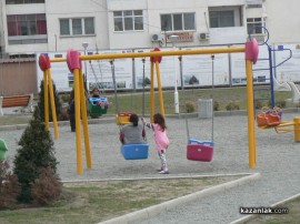 Подписка в Източното срещу нова детска площадка / Новини от Казанлък