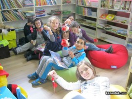 Възпитаниците на Ваня Запрянова правят мартеници и печелят конкурси