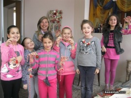 Възпитаниците на Ваня Запрянова правят мартеници и печелят конкурси