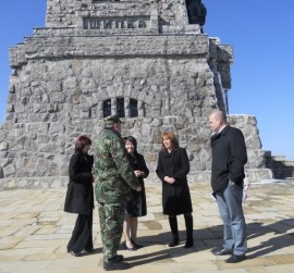 Аладжова и Стоянова проведоха работна среща за предстоящите чествания на връх Шипка / Новини от Казанлък