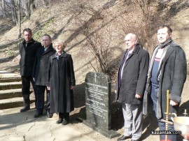 В град Шипка откриха плоча на едно от руските военни гробища