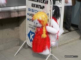 Изложба на големи и нестандартни мартеници пред Би Би Си Кейбъл