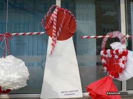 Изложба на големи и нестандартни мартеници пред Би Би Си Кейбъл