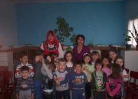 Баба Марта зарадва деца от региона / Новини от Казанлък