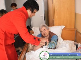  Доброволците от Взаимопомощ раздаваха гривни с цветовете на българското знаме