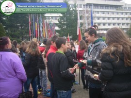  Доброволците от Взаимопомощ раздаваха гривни с цветовете на българското знаме / Новини от Казанлък