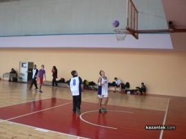 ПМГ „Никола Обрешков“ и ХГ „Св.св. Кирил и Методий“ с титли по волейбол / Новини от Казанлък