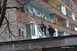 Кортежът на Орешарски забави казанлъшка сватба, младоженците играха хоро на пътя