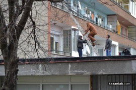 Кортежът на Орешарски забави казанлъшка сватба, младоженците играха хоро на пътя