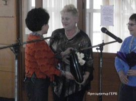 ГЕРБ – Казанлък с осмомартенски подарък към Клуба на пенсионерите