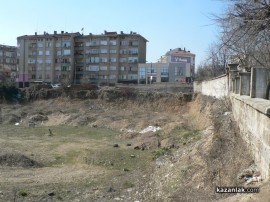 Заловиха роми да палят кабели в дупка за милиони
