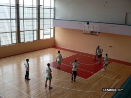 Баскетболистите на ПМГ „Никола Обрешков“  се класираха втори на Областното / Новини от Казанлък