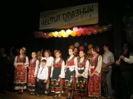 Премиерен концерт на фолклорен ансамбъл „Гъдулица” / Новини от Казанлък