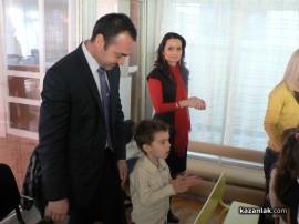 Децата от ЦДГ „Слънчице“ зарадваха Борис Кърчев с пролетен концерт