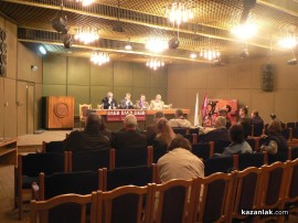 Президентът Георги Първанов и евродепутатът Ивайло Калфин в Казанлък (видеозапис)