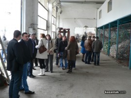 Общински съветници и медии посетиха сепариращата станция в Казанлък