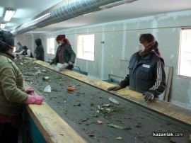Общински съветници и медии посетиха сепариращата станция в Казанлък