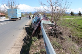 Днес второ Пежо 406 се заби в мантинела край Казанлък / Новини от Казанлък