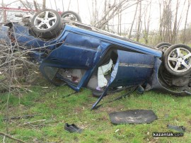 Едно от момчетата пострадали във вчерашната катастрофа е с пробит бял дроб / Новини от Казанлък