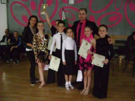 Казанлъшки танцови двойки спечелиха купи и медали на турнир в Пловдив / Новини от Казанлък