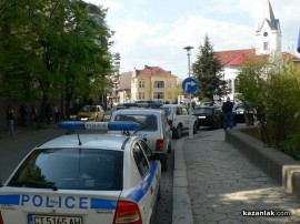 Полицаите извършиха няколко претърсвания за наркотици в жилища, автомобил и гараж  / Новини от Казанлък