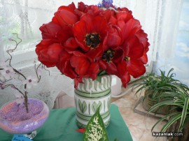 Деца показаха обичая Ладуване и подредиха изложба с цветя