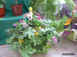 Деца показаха обичая Ладуване и подредиха изложба с цветя