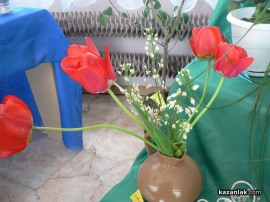 Деца показаха обичая Ладуване и подредиха изложба с цветя