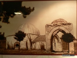 В началото са мислили Тракийската гробница да се разглежда чрез перископна система