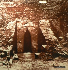 В началото са мислили Тракийската гробница да се разглежда чрез перископна система